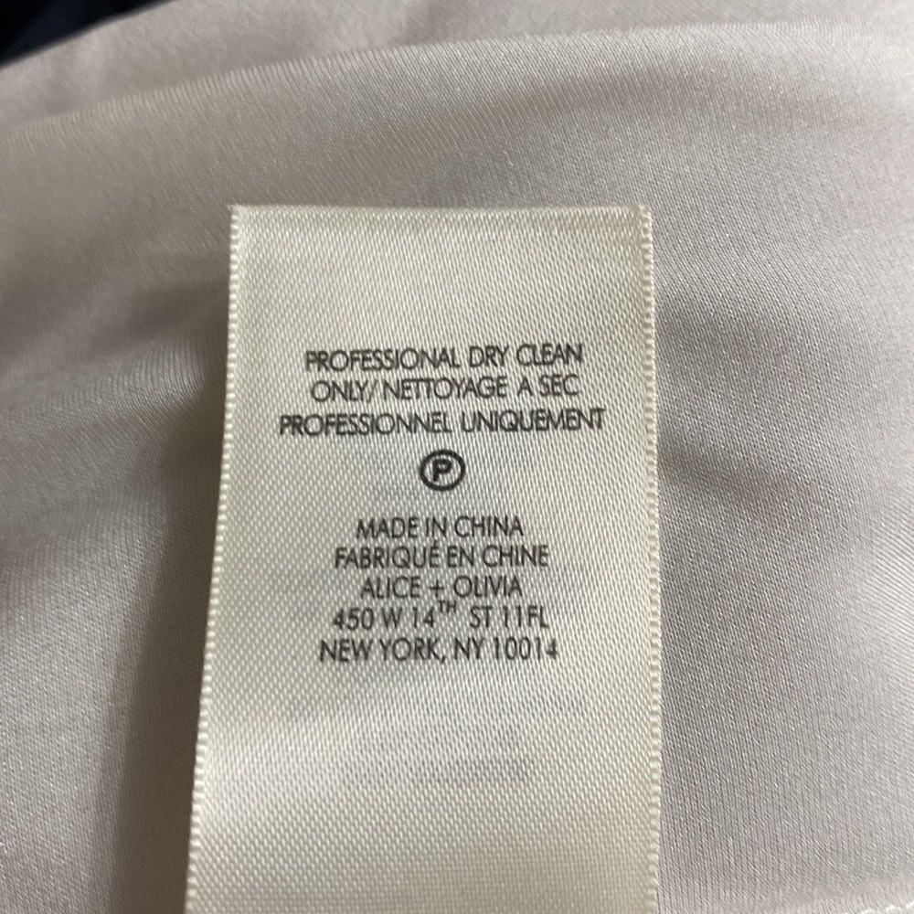 ALICE & OLIVIA WILLA PLACKET TOP - Picture 13 of 14